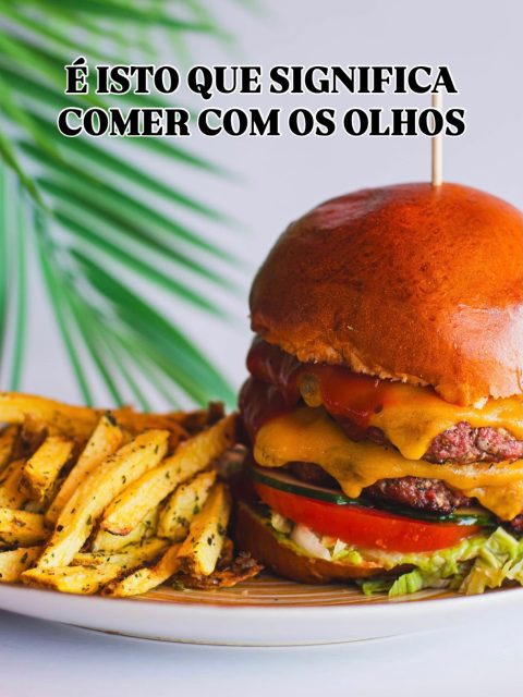 É isto que significa comer com os olhos. 📸 Cada prato, um motivo para parar o scroll e abrir o apetite. 🤤

🍔 Double Cheeseburguer de Novilho — suculento, no ponto certo.
🍕 Pizza Mortadella al Pistacchio — o equilíbrio perfeito entre cremoso e crocante.
🥗 Salada Dr. Bernard — leve, fresca e cheia de sabor.
🍅 Pizza Margherita — o clássico que nunca falha.

Entre o mar e o prato, há sempre espaço para mais um desejo. 🌊✨
#DrBernard #CostaDaCaparica #FoodLovers #EatWithYourEyes #PizzaTime #BurgerLovers
