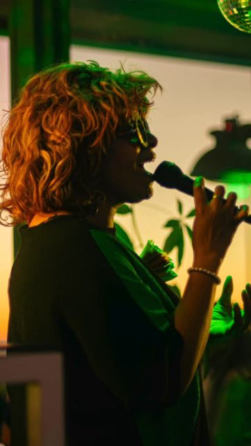 🎤 Cantar é a tua paixão? Então esta é pra ti! 🎶
As #KaraokeParty de sexta estão de volta — e com elas, a incrível @kika_cardoso_official, vencedora do X Factor Portugal! 🌟

Prepara a tua voz, chama os amigos e vem brilhar no palco! 💫
👉 Todas as sextas às 18h — não faltes!

#TásNaTribo #NoRacism #NoSexism #NoHomophobia
#NoViolence #sextou #SunsetLovers #karaoke #karaokelisboa #karaokenights #Food #Restaurant #Delicious #FoodLovers #LiveMusic #musicaaovivo #costadacaparica #praianos #nightlife